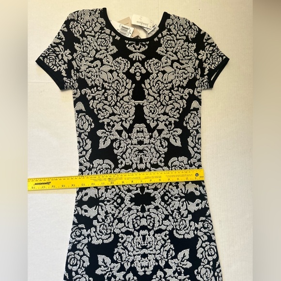 Carmen Marc Valvo black & white textured jacquard dress NWT Sz-XS. T13 - Picture 10 of 11